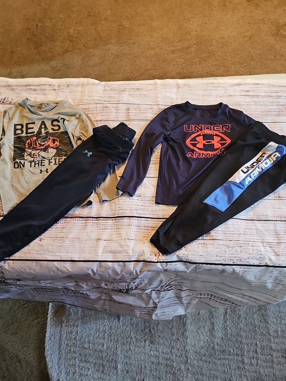 UNDER ARMOUR  BOYS 2 LOT SETS SIZE 4 & 4T I 2 LONG SLEEVE SHIRTS 2 JOGGERS EUC